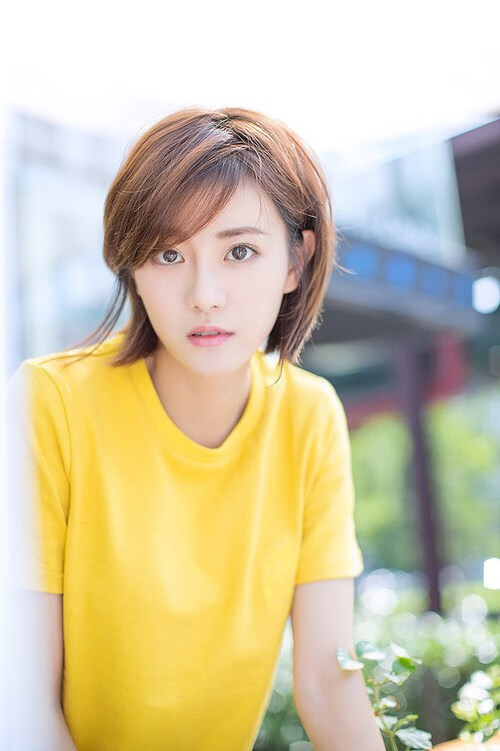 “电动冲浪：东三叉湖赛场迎来水上运动的新时代”